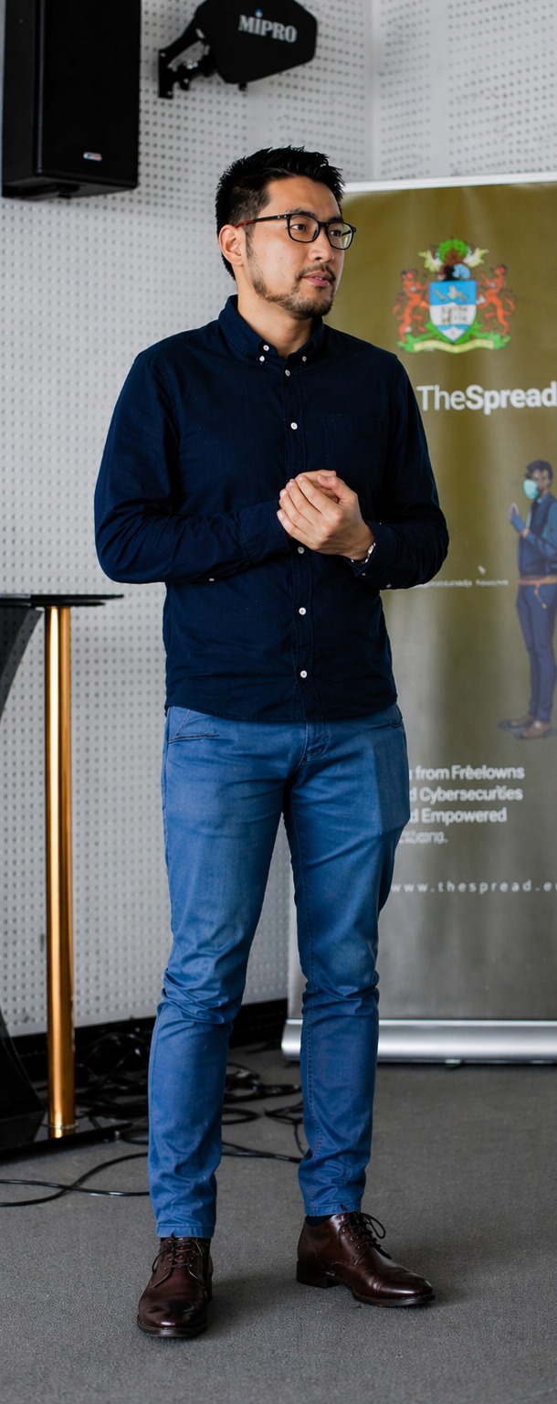 Muyi Yang presenting during an urban mobility stakeholder workshop